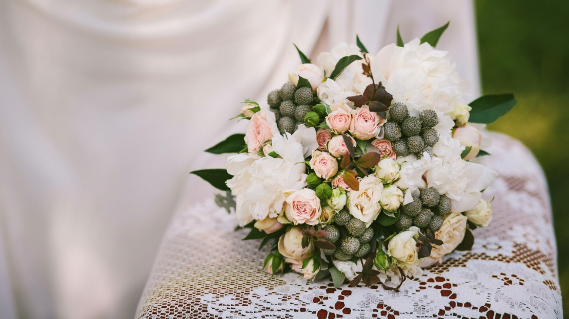 Как выбрать букет невесты из кустовых роз